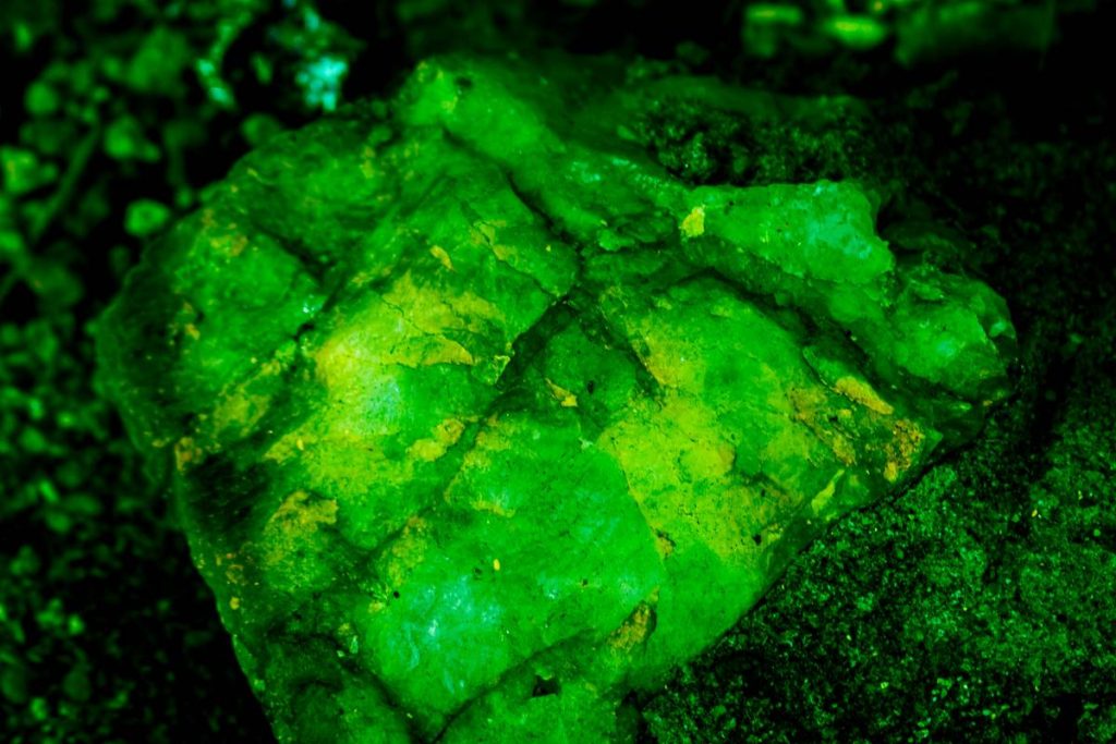 Healing Stone Crystal What Luxury Skincare? Unlocking the Truth Behind Nature’s Glowing Secret